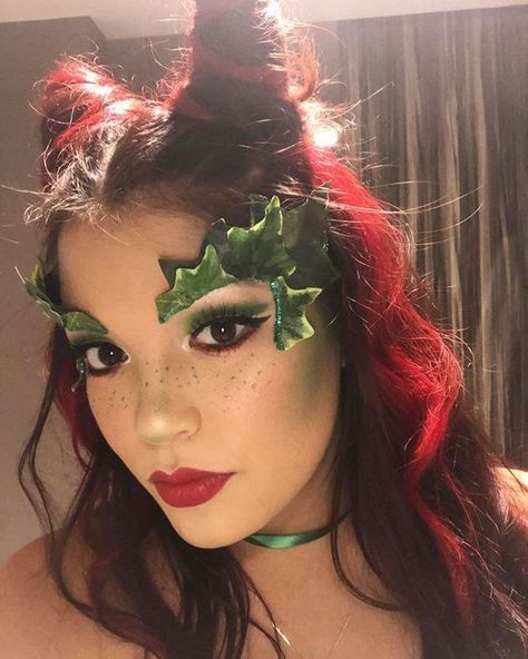 Poison Ivy Costume Diy, Ivy Halloween Costume, Ivy Makeup, Poison Ivy Makeup, Poison Ivy Halloween, Poison Ivy Halloween Costume, Costume Homemade, Poison Ivy Costume, Orange Wig