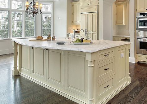 Beautiful white marble countertop kitchen island White Marble Kitchen Countertops, White Marble Kitchen Island, Marble Top Kitchen Island, Round Kitchen Island, Kitchen Island Design Ideas, Bathroom Ikea, Marble Kitchen Countertops, Island Design Ideas, Marble Kitchen Island