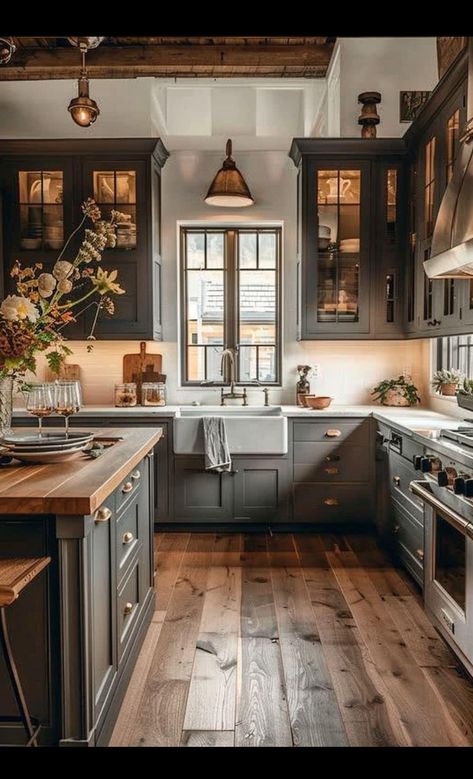 Rustic Kitchen Theme Ideas, Kitchen Floor Tiles Ideas Farmhouse, Small Farmhouse Modern Kitchen, Kitchen Design Neutral Colors, Kitchen Remodel Wood Floors, Kitchen Cabinet Color Ideas Gray Floor, Kitchen Reno Ideas Farmhouse, Home Decor Ideas Open Floor Plan, Gray Wood Cabinets Kitchen