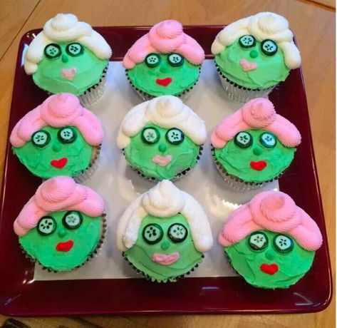 Pamper Party Cupcakes, Slumber Party Cupcakes, Spa Party Cake Ideas, Spa Cupcakes, Spa Sleepover, Spa Sleepover Party, Spa Cake, Spa Day Party, Kids Spa Party