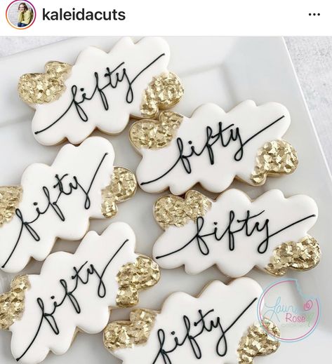 50th Anniversary Cookies, Royal Icing Cookies Recipe, Birthday Biscuits, Gold Cookies, No Bake Sugar Cookies, Cookie Birthday Party, Anniversary Cookies, Bridal Cookies, Monogram Cookies