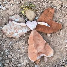 Rock Display, Hearts In Nature, Heart Stones, Heart Shaped Rocks, Heart Rocks, Stone Pictures, High Desert, Rock Ideas, Painting Rocks