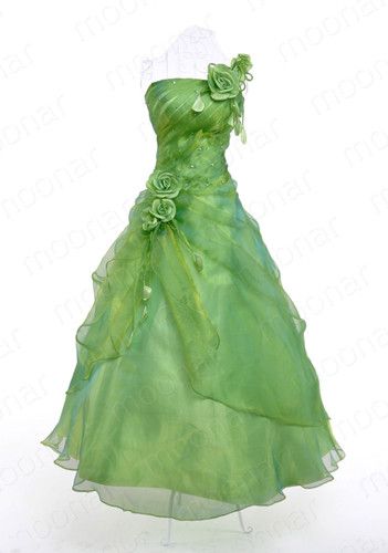 Amazing dress! Reminds me of tinker bell. :D Princess Tiana And Charlotte, Shades Of Green Dresses, Tinkerbell Wedding, Sci Fi Royalty, Tiana And Charlotte, Ball Gown Green, Neverland Wedding, Tinkerbell Theme, Princess And The Frog Wedding