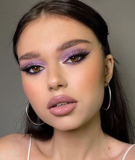 Purple Makeup Looks, Maquillage Yeux Cut Crease, Make Up Designs, Round Face Makeup, Purple Eye Makeup, Purple Makeup, Matte Makeup, Makijaż Smokey Eye, Eye Makeup Designs