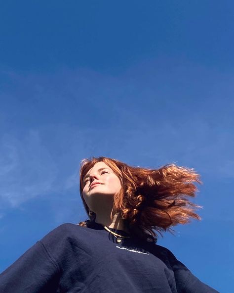 Sarah 🌻 on Instagram: “Look at the sky. #sky#pinterest#ginger#cupperhair#summervibes#aesthetic” Girl Looking Up At Sky, Sky Poses, Sky Reference, Sky Portrait, Souls Intertwined, Looking At The Sky, Summer Core, Images To Paint, Blue Sky Photography