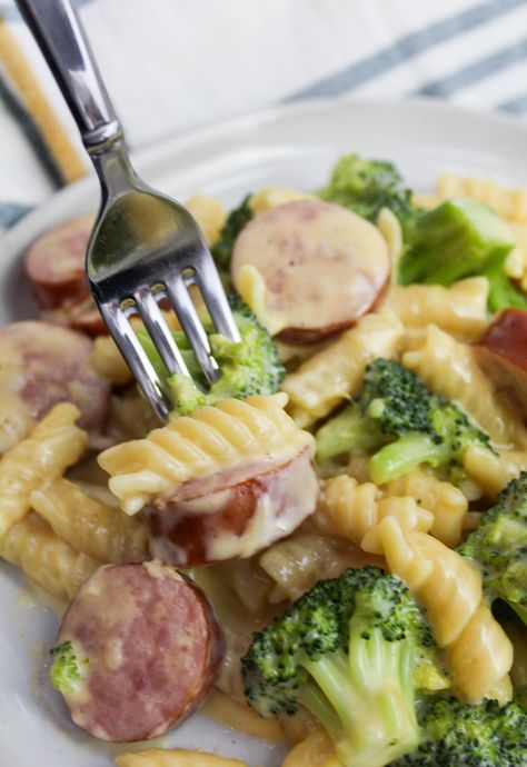 One-Pot Cheesy Smoked Sausage and Broccoli Pasta Smoked Sausage And Broccoli, Sausage And Broccoli, Smoked Sausage Pasta, Smoked Sausage Recipes, Recipe For One, Beef Meals, Kielbasa Recipes, Broccoli Pasta, Cheesy Pasta