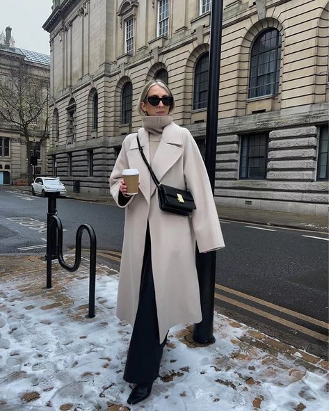 Off White Long Coat Outfit, Cream Overcoat Outfit Women, Ivory Coat Outfit Winter, White Overcoat Outfit Women, Beige Winter Coat Outfit, Long Cream Coat Outfit, Winter Paris Outfits Cold Weather, White Winter Coat Outfit, White Wool Coat Outfit