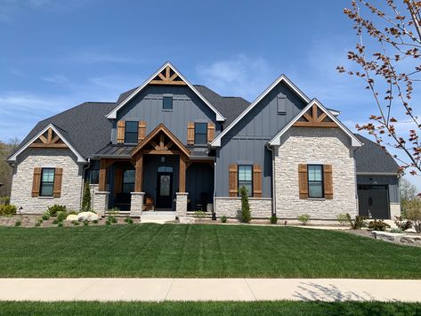 Grey Farmhouse Exterior, Blue Farmhouse Exterior, Dark Exterior House Colors, House Colors With Black Windows, Dark Exterior House, Farmhouse Exterior Colors, House Colors Exterior, Lake Houses Exterior, Exterior House Paint Color Combinations