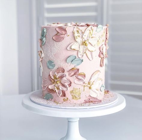 Sky Blue Cake Birthday, 1st Birthday Flower Cake, Elegant Cakes Birthday, Cake With Flower Design, Feminine Birthday Cake, Floral Cake Design Birthday, Pastel Floral Cake, Cake For Women Elegant, Feminine Cake