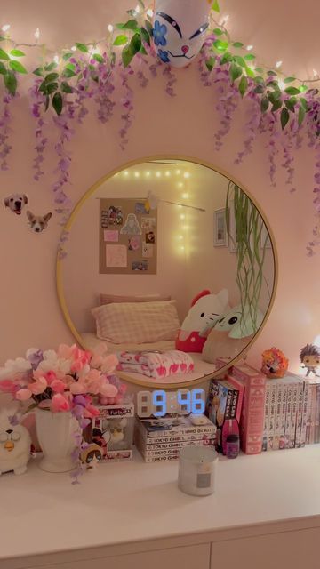 Habitacion Aesthetic, Corner Decorating Ideas, Cute Mirrors, Cuartos Aesthetic, Flower Room Decor, Dressing Room Decor, Diy Room Decor Videos, My Mirror, Desk Makeover