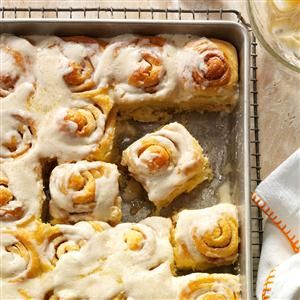 Can't-Eat-Just-One Cinnamon Rolls- Taste of Home February March. Instant vanilla pudding in the dough. Makes 12 in a 9x13 pan Taste Of Home Recipes, Yeast Breads, Sticky Buns, Low Carb Dessert, Cinnamon Rolls Recipe, Sweet Rolls, Breads And Rolls, Sweet Roll, Coffee Cakes