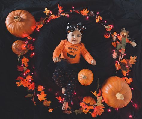 Newborn Halloween Photoshoot At Home, Halloween Kid Picture Ideas, Halloween 6 Month Pictures, One Month Halloween Baby Pictures, Diy Halloween Baby Photoshoot, Baby First Halloween Pictures, Halloween Infant Photoshoot, 1st Halloween Photoshoot, Infant Pumpkin Pictures