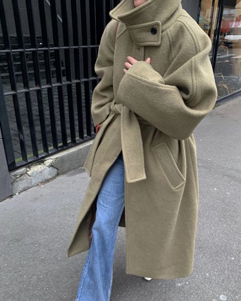 Street Style Women Winter, Understood The Assignment, Quilted Coats, Cosy Outfit, Best Winter Coats, Textured Coat, Street Brands, Wool Winter Coat, Coat Trends