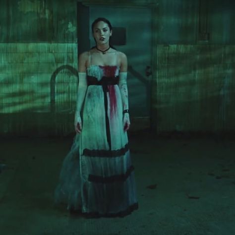 Needy Jennifers Body Dress, Jennifer's Body Costumes, Jennifer Body Prom Dress, Jennifer’s Body White Dress, Jennifers Body White Dress Costume, Jennifer's Body Dress, Jennifer's Body Outfits Halloween, Jennifer’s Body Couple Costume, Jennifers Body Hallowen Costume Dress