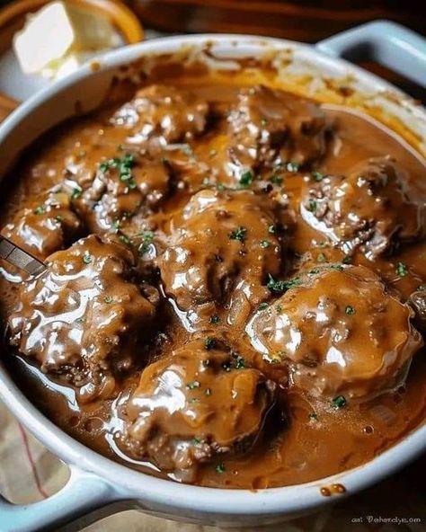 My Amish friend showed me this “Poor Man’s Steak” recipe. It’s so good. How come I don’t feel poor eating it? - kingcareers.net Buttery Corn, Poor Man, Salisbury Steak, Amish Recipes, Steak Recipe, Creamy Mashed Potatoes, Old Recipes, Crockpot Recipes Easy, Beef Dishes