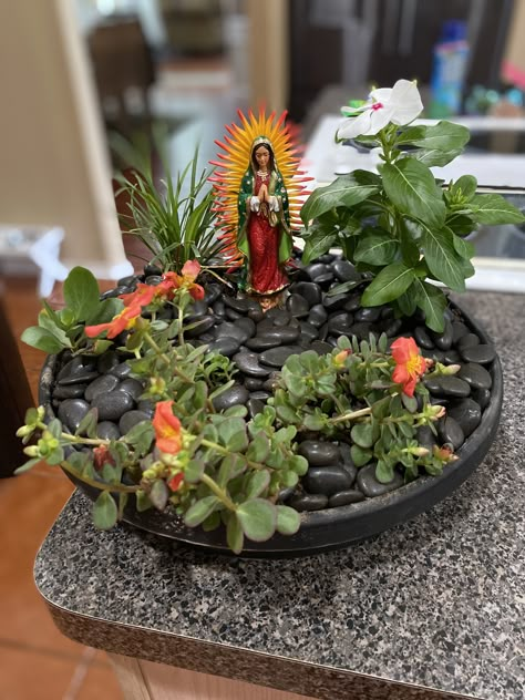 Mini Mary Garden, Rosary Garden, Marian Garden, Altar Catholic, Mary Garden, Home Altar Catholic, Sacred Garden, Prayer Garden, Altar Design