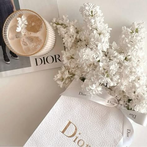 Dior Flowers, Ipad Widgets, Ipad Aesthetic, Cream Aesthetic, Vanilla Girl, Beige Aesthetic, White Aesthetic, Ipad Wallpaper, Clean Girl