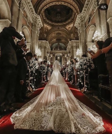 Low Back Wedding Reception Dress, Incredible Wedding Dresses, Royal Themed Wedding Dress, Novela Wedding, Charro Wedding, Custom Made Wedding Dresses, Long Veil Wedding, Dream Wedding Decorations, Cathedral Wedding