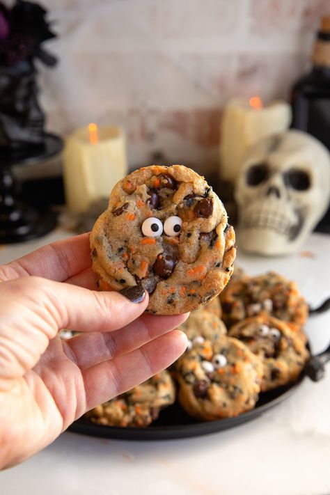 Halloween Chocolate Chip Cookies Cute Halloween Cookie Ideas, Halloween Baking Cookies, Halloween Easy Cookies, Halloween Cookies Sugar Cookie, Halloween Chocolate Chip Cookie Ideas, Chocolate Chip Cookies Halloween, Halloween Cookies Chocolate Chip, Chocolate Chip Halloween Cookies, Cookie Halloween Ideas