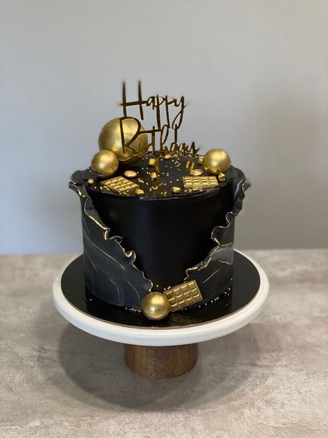 25 Th Birthday Cakes For Men, Birthday Cake 23 Years Old Man, Birthday Cake For Men 30 Years, Elegant Black And Gold Cake, Black And Gold Birthday Cake For Him, Black And Gold Birthday Cakes, 23 Birthday Cake Men, Cake Designs Black And Gold, Black And Gold Cake Ideas For Men