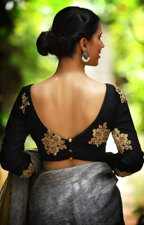 ब्लाउज बैक नेक डिजाइन, Black Blouse Designs, Saree Inspiration, Sleeveless Blouse Designs, Saree Jackets, Cotton Blouse Design, Sari Design, Backless Blouse Designs, Blouse Ideas