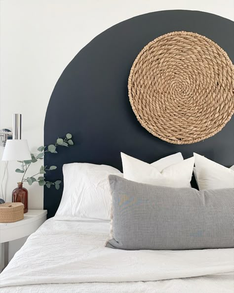 Colorblock headbord for master bed. Painted with tricorn black by sherwin williams. Wall Behind Bed, Painted Headboard, Tricorn Black, Bedroom Wall Decor Ideas, Painted Beds, Decorating Your Bedroom, Interior Home Decor, Bedroom Headboard, Productive Day