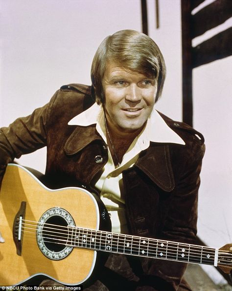 Campbell was one of the biggest stars of the late 1960s and 1970s. He sold more than 45 million records, had 12 gold albums and 75 chart hits Glen Campbell Rhinestone Cowboy, Elvis Performing, Vintage Dolly Parton, Glenn Campbell, Ovation Guitar, Country Guitar, Marty Robbins, Classic Country Music, Rhinestone Cowboy