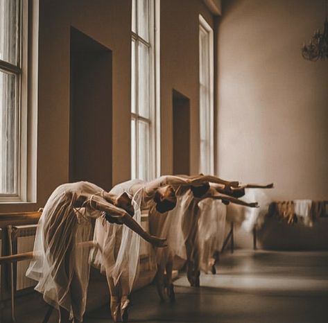 Ballet Academia, Aesthetic Ballet, Sarah Adams, Svetlana Zakharova, An American In Paris, Dance Aesthetic, Anna Pavlova, Ballet Aesthetic, Romantic Academia