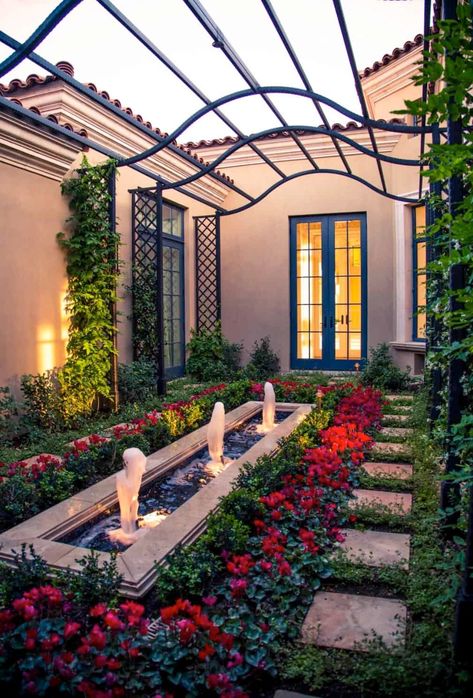 16 Insanely Beautiful Courtyard Garden Ideas With A Wow Factor Outside Courtyard, Beautiful Courtyards, Building Courtyard Landscape, Residential Courtyard, Small Courtyard With Fountain, Backyard Courtyard Ideas, Front Courtyard Ideas, Small Courtyard, North Facing Courtyard Garden