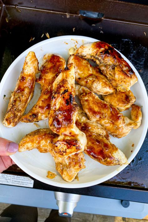 Chicken Tender Recipe, Paleo Chicken Tenders, Blackstone Chicken, Outdoor Griddle, Blackstone Recipes, Crockpot Pork Chops, Broiled Chicken, Chicken Tender, Bacon Brussel Sprouts