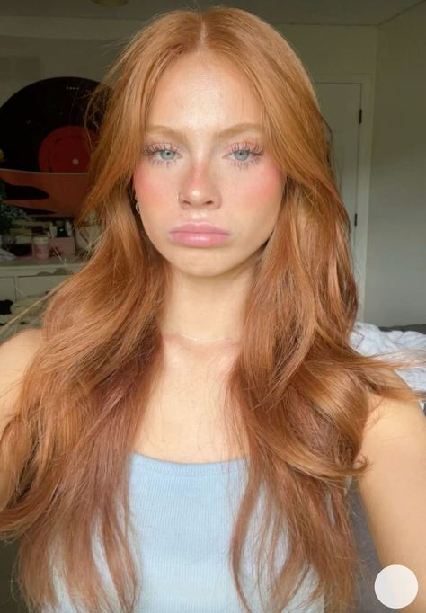 Red Head Hair Inspiration, Ginger Model Woman, Ginger Gloss Hair, Ginger Haircut Ideas, Cute Hairstyles For Redheads, Ginger Hair Natural Redhead, Ginger Hair Color Dye, Strawberry Blonde Model, Natural Looking Ginger Hair