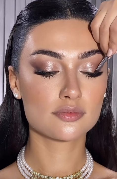 Makeup With Light Blue Dress, New Years Eve Make Up, Rose Gold Bridal Makeup, Makeup Wedding Guest, Face Makeup Steps, Glam Bride Makeup, Eye Makeup Images, Glitter Makeup Looks, Glam Wedding Makeup