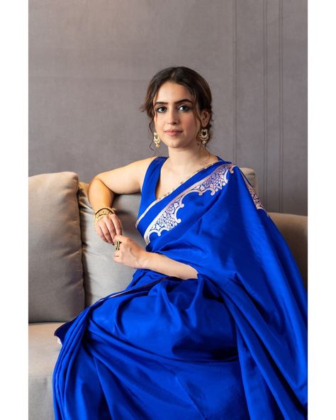 Anurag Katailiha on Instagram: “@sanyamalhotra_ 💙 Shot by 📸 @anurag8055 Assisted by: @vidhi__garg Styled by: @sukritigrover Team: @vanigupta.23 @vasudhaguptaa HMU:…” Celebrity Silk Saree Look, Bridesmaid In Saree, Sanaya Malhotra, Cop Husband, Dark Winter Palette, Royal Blue Saree, Saree Inspiration, South Indian Saree, Party Saree