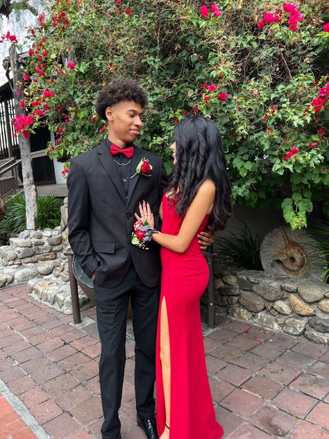 Matching Formal Outfits For Couples Red, Suits To Match Red Dress, Suits To Go With Red Prom Dress, Prom Dress For Guys, Red Prom Dress Couple Outfit, Matching Suit And Dress Couple Prom, Black And Red Hoco Couple Outfits, Prom For Guys Outfits, Match Prom Outfits