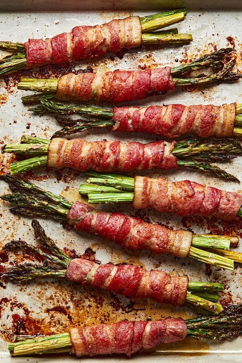 Thanksgiving Recipes Asparagus, Asparagus And Bacon Wraps, Thanksgiving Sides Low Carb, Spicy Asparagus Recipes, Oven Baked Bacon Wrapped Asparagus, Asparagus Recipes Thanksgiving, Baked Bacon Wrapped Asparagus, Asparagus Wrapped In Bacon In Oven, Asparagus Brunch Recipes