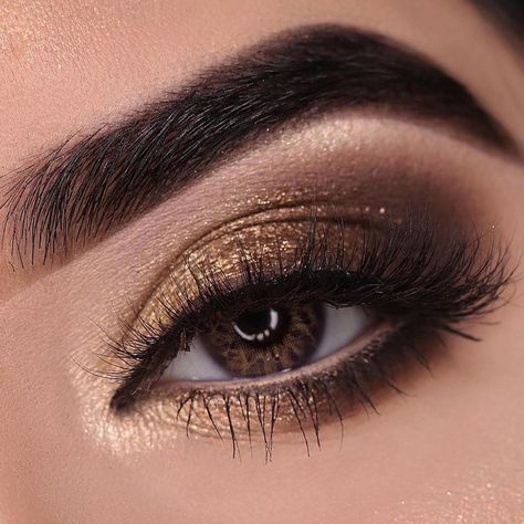 2,503 Likes, 153 Comments - HINA (@ownurlook) on Instagram: “Swipe 👉🏻 for tutorial 💕 @hudabeauty @hudabeautyshop Khaki obsessions is loveee 😍 🔥 . . Details :…” Gold Dress Makeup, Black And Gold Eyeshadow, Gold Smoky Eye, Black Makeup Looks, Gold Eyeshadow Looks, Wedding Eyes, Gold Makeup Looks, Eye Makeup Images, Gold Eye Makeup