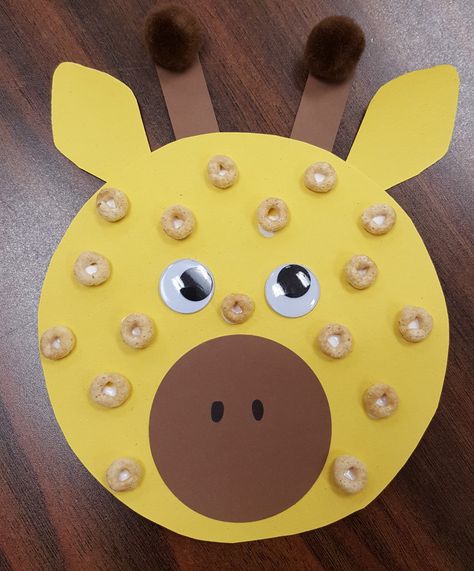 Pre K Zoo Crafts, Cheerio Arts And Crafts, Paper Plate Giraffe Craft, Zoo Animals Crafts For Infants, Animal Crafts Preschool Easy, Jungle Animal Art For Toddlers, Giraffe Plate Craft, Prek Animal Crafts, Cheerio Giraffe Craft