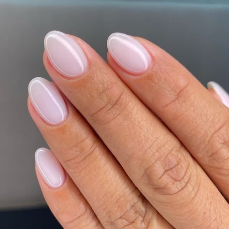 Dip Powder Nails Oval Shape, Solid Color Wedding Nails, Cream Summer Nails, Prom Nails Basic, Simple Gel Almond Nails, Short Nail Neutral, Senior Portrait Nails, Nails That Look Good Grown Out, Light Simple Nails