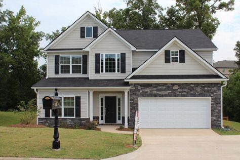 Second Floor House Design, Modern Suburban House, Preppy House, Home Styles Exterior, Auburn Alabama, Suburban House, Dream Life House, American Houses, Brick Exterior House