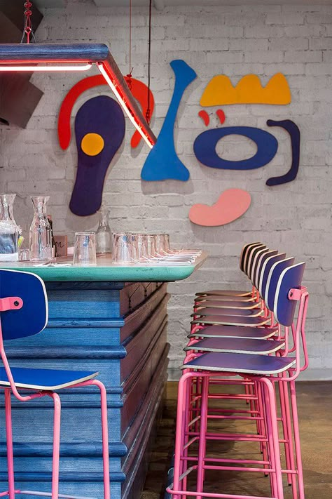 Hot pink industrial bar stools mix with pop art in this Atlanta Restaurant, Recess. #interiordesignideas #restaurants #design Bar Deco, Atlanta Restaurants, Art Restaurant, Industrial Bar Stools, Cool Restaurant, Street Market, Cafe Interior Design, Restaurant Interior Design, Vintage Bar