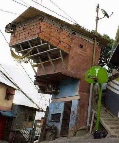 Construction Fails, Crazy Houses, Crazy House, Physics And Mathematics, New Home Designs, Building Construction, Civil Engineering, Holy Spirit, Architecture House