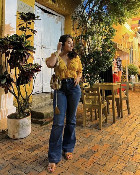 WHAT TO WEAR IN BOGOTA, COLOMBIA: 7 CUTE OUTFITS | Wondering what to wear in Bogota, Colombia? Here are 7 outfits (think: cargo pants, a crewneck, trouser jeans) in a post full of love, weather changes & family. Besos. | #TheMomEditTravel #PackingList #BogotaColombia #VacationOutfit #TravelOutfit #CargoPants #Crewneck #TrouserJeans #OnePieceSwimsuit Outfits For Bogota Colombia, Bogota Colombia Outfits Women, Medellin Outfit Ideas, What To Wear In Colombia, Colombia Outfits What To Wear Medellin, Hispanic Women Fashion, Colombia Outfits What To Wear, Bogota Colombia Outfits, Medellin Colombia Outfit