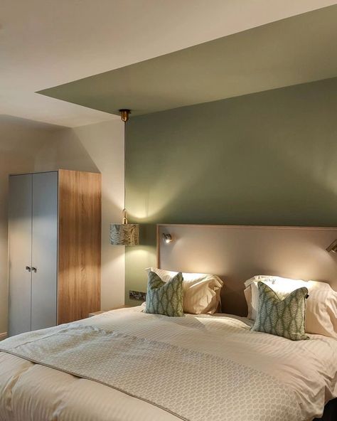 Bedroom Highlight Walls, Bedroom With Green Ceiling, Sage Ceiling Bedroom, Sage Green And Gold Accent Wall, Black Accent Wall And Ceiling Bedroom, Accent Wall With Ceiling, Accent Wall To Ceiling Paint, Bedroom Colored Walls, Green Interiors Bedroom