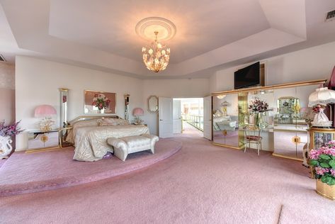 4095 Argonaut Ave, Rocklin, CA 95677 - Glenn Rose Photography Pink House Aesthetic Interior, Pretty Room Colors, Aesthetic Dorm Room Ideas, Rosie Mcclelland, Pink House Interior, Hearts And Butterflies, Cute Bedrooms, Girl Cave, Dream Bedroom Inspiration