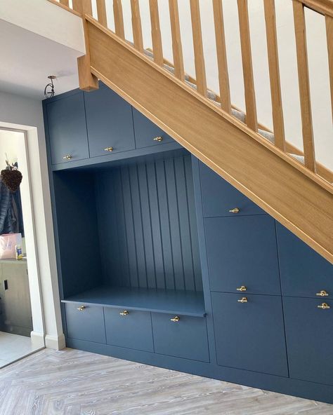 James Meakin Joinery | Under stair storage and bench seat in #cheadlehulme for the lovely Helen. Designed by the brilliant Katie at @designhousemcr Oak cabinets... | Instagram Understairs Bench Storage, Under Floor Storage, Under Stairs Storage Bench, Understairs Toy Storage Ideas, Under Stairway Ideas, Staircase Under Storage Ideas, Understands Storage, Entryway Under Stairs, Under Stairs Ideas Storage