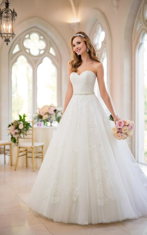 Bring your dream fairytale wedding day to life with this ballgown from Stella York! With a subtle sweetheart neckline, the lace gown says modern princess. Stella York Wedding Dress, Wedding Dress Organza, Stella York, Cute Wedding Dress, Princess Wedding Dress, White Wedding Dress, Princess Wedding Dresses, Wedding Dress Trends, A Wedding Dress