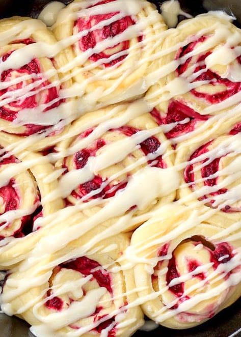 Raspberry Sweet Rolls are a must for a weekend brunch Cream Cheese Sweet Rolls, Raspberry Rolls, Yeast Dough Recipe, Baking Cinnamon, Buttery Rolls, Raspberry Cream Cheese, Sweet Roll Recipe, Cheese Rolls, Best Cinnamon Rolls