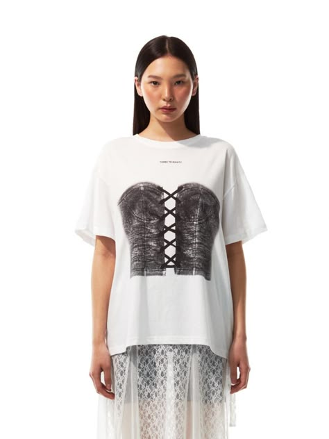 This product skillfully juxtaposes the relaxed fit of a casual T-shirt with the structured design of a printed corset, offering a comfortable yet bold fashion statement. The corset print adds an element of surprise and edginess, contrasting with the T-shirt's simplicity.   - The oversized T-shirt serves as a soft canvas for the intricate corset print, making it a standout piece.- Easy to pair with a variety of bottoms, this top effortlessly transitions from day to night wear.- Breathable fa