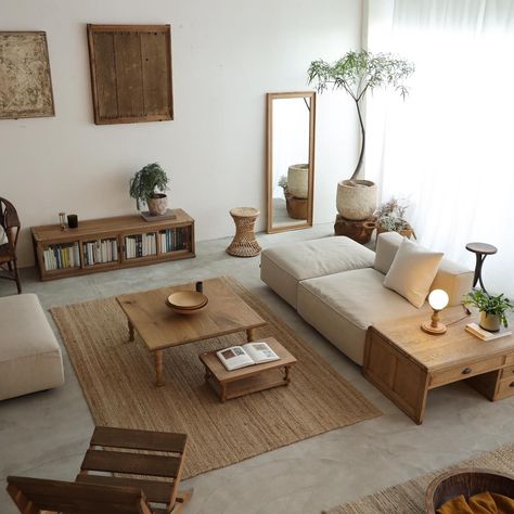 Living Room Decor Japanese Style, Japanese Aesthetic Living Room, One Room Apartment Design, Japanese Interior Design Living Room, Modern Japanese Apartment, Japanese Furniture Modern, Cosy Minimalism, Japanese House Decor, Japanese Modern Interior