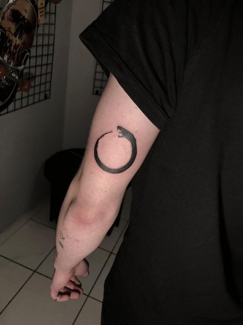 Ouroboros Tattoo Minimalist, Black Watercolor Tattoo, Loop Tattoo, Enso Tattoo, Next Tattoo Ideas, Abstract Art Tattoo, Ouroboros Tattoo, Black Watercolor, Wings Tattoo